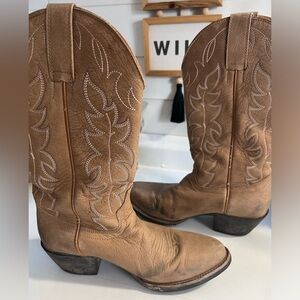 SHYANNE COWBOY BOOTS SZ 6.5 tan western boots